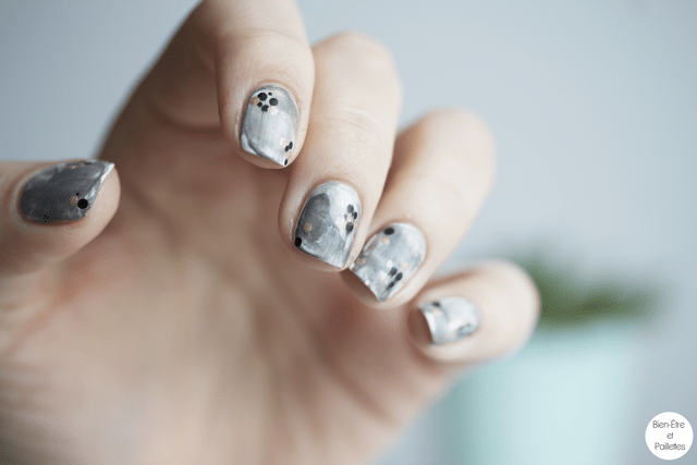 nail-art-marbre-kaki-avec-tampon-1