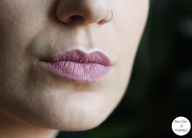 hells-up-banana-beauty-rouge-a-levres-3