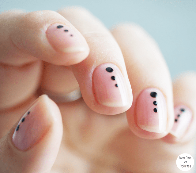 nail-art-nude-pois-noirs-manucurist3
